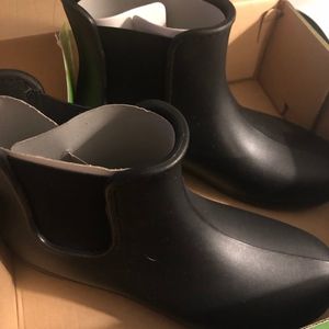Crocs Freesail Chelsea Boot Shoe - Size 11/Black